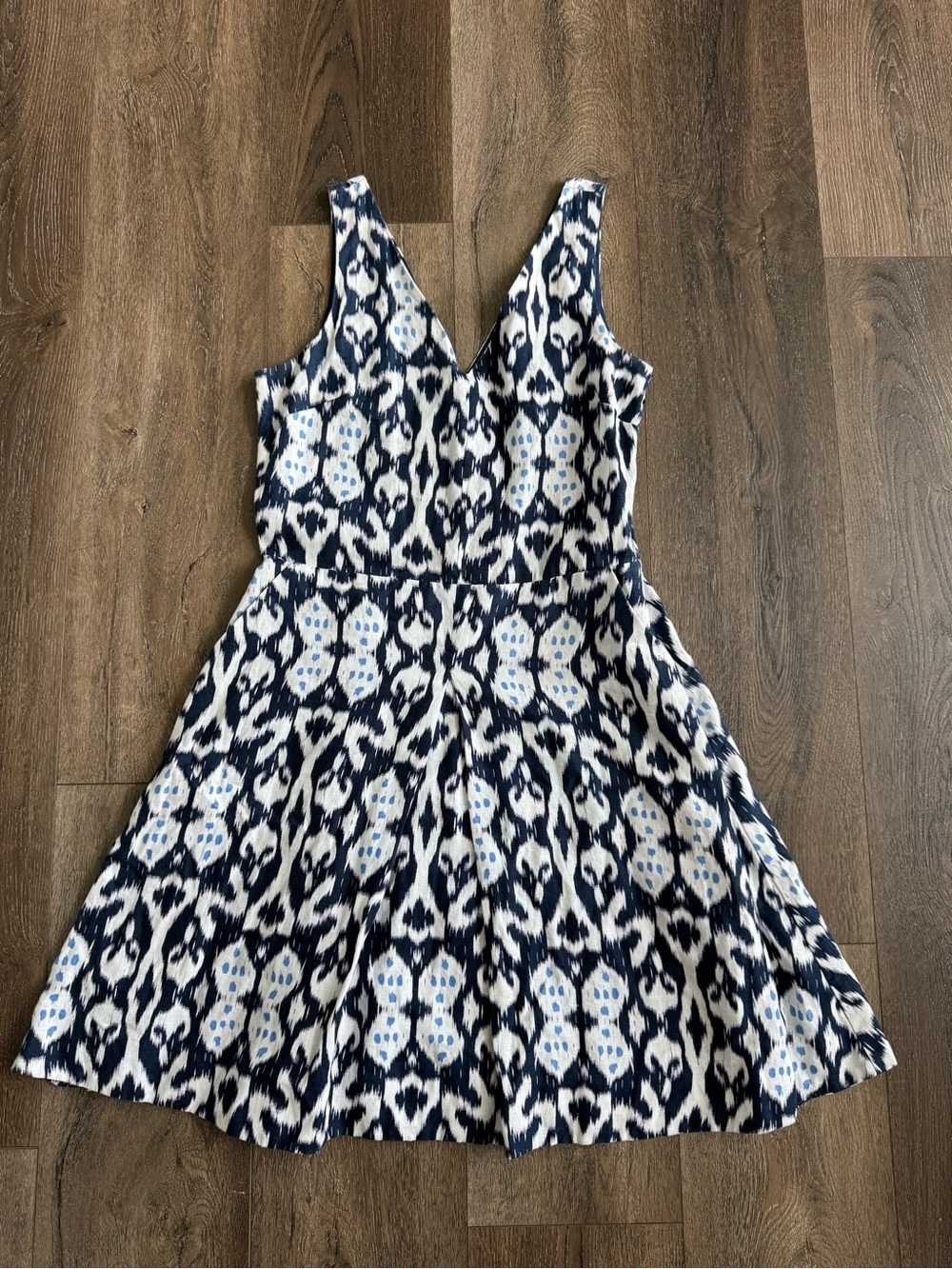GAP Navy and White Patterned V-Neck Linen Sundress Women’s Size 4
